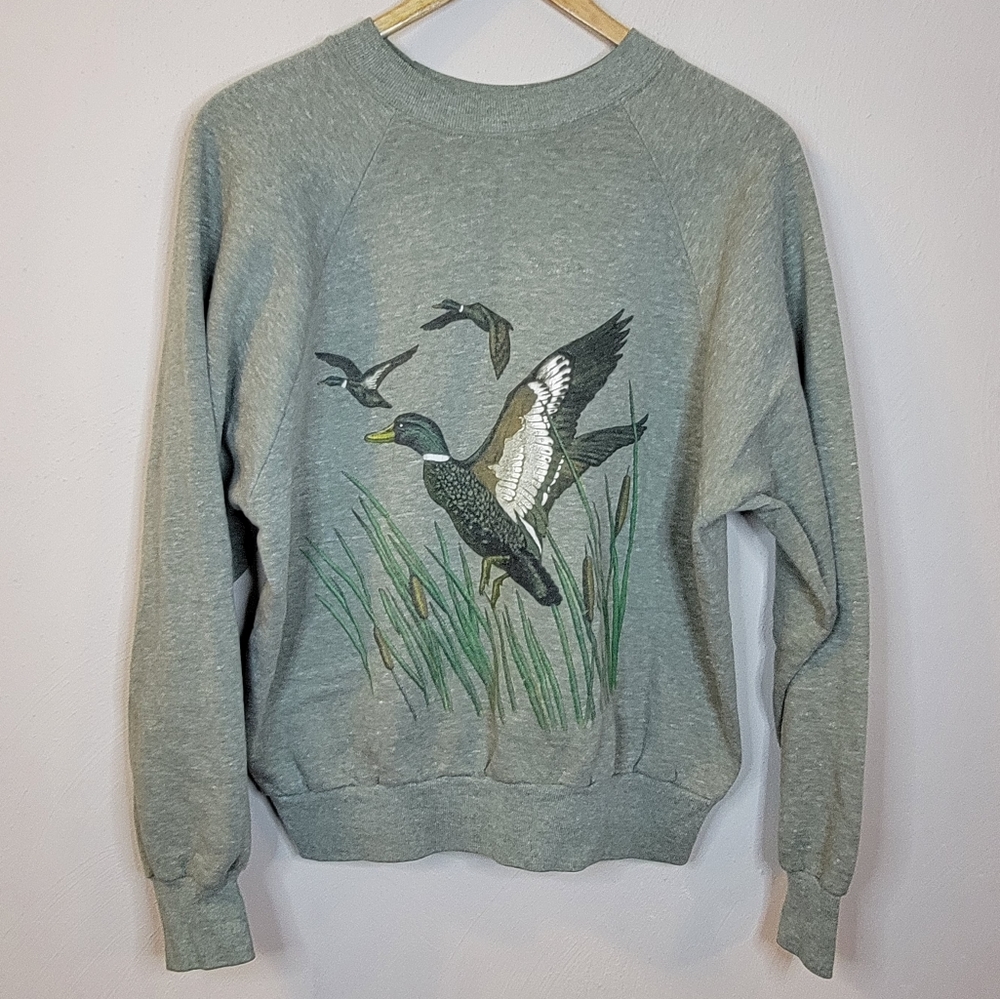 Vintage-Inspired Green Duck Graphic Sweatshirt